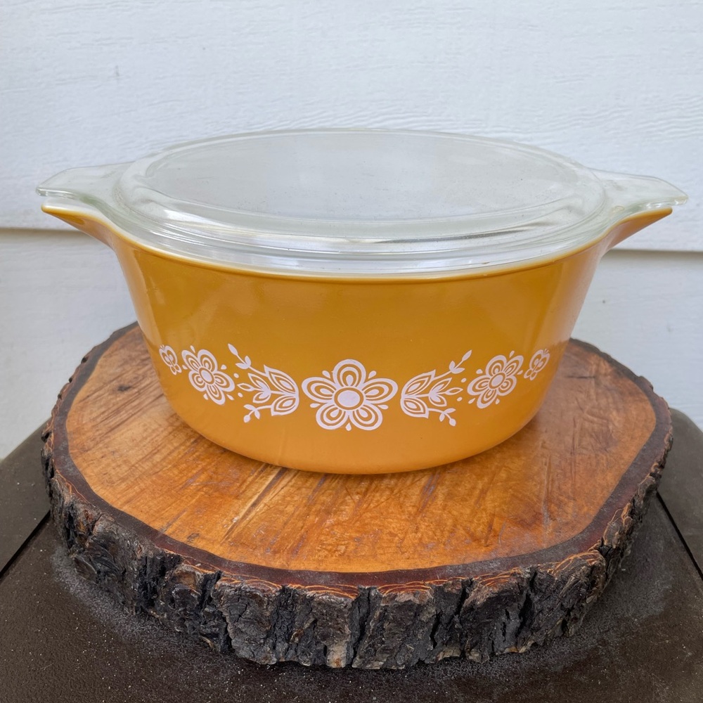 Vintage Pyrex 474-B 2 1/2 Q Butterfly Gold Casserole